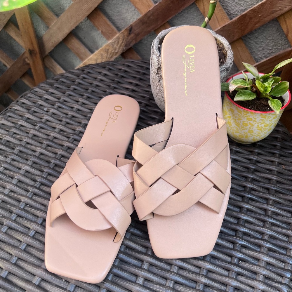 Olivia Ferguson Nude Sandals